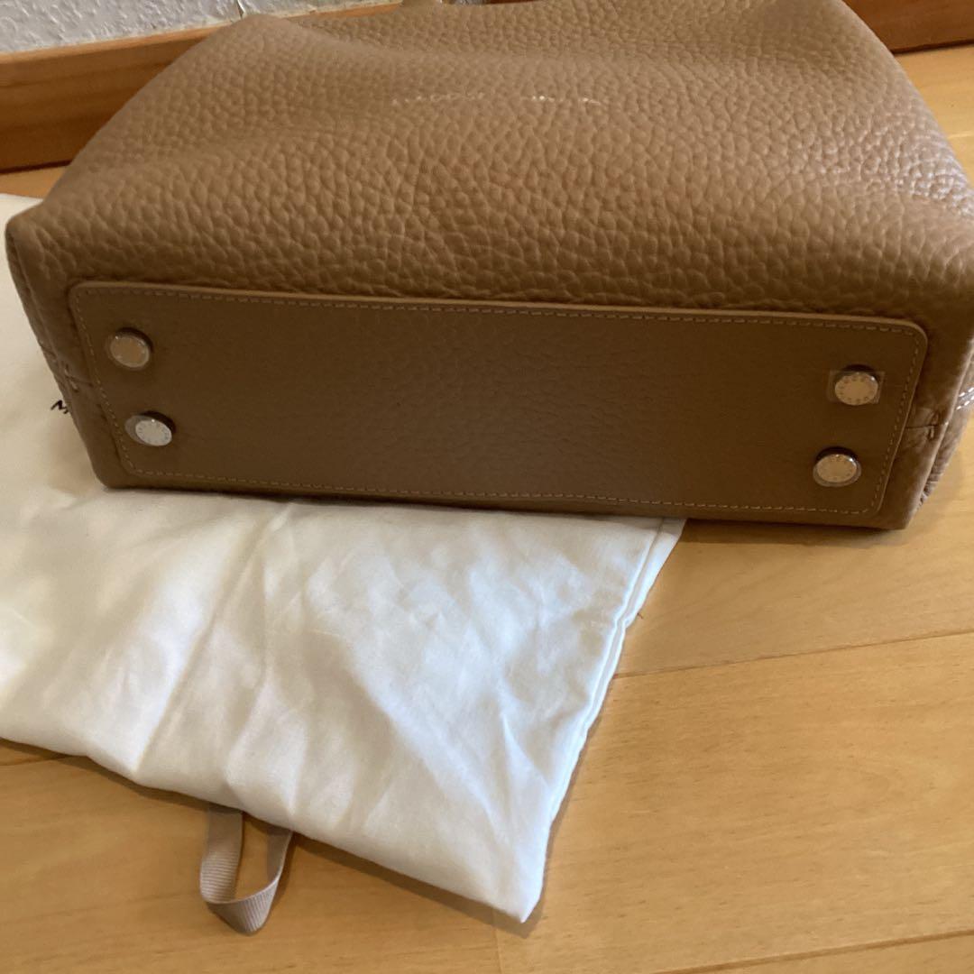 IACUCCI ベージュ レザー ハンドバッグ　ご検討商品
