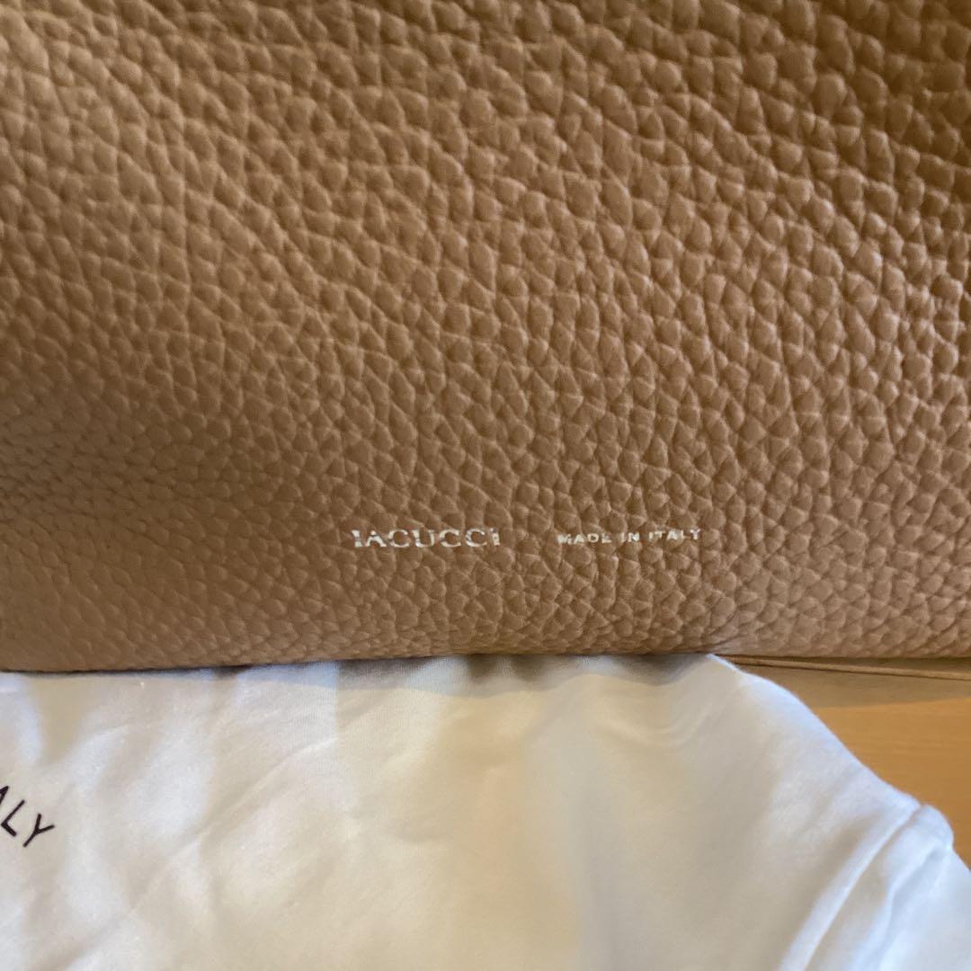 IACUCCI ベージュ レザー ハンドバッグ　ご検討商品