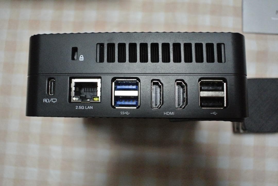 ミニPC Minisforum UM560 RYZEN5 5625U/8G/256GB