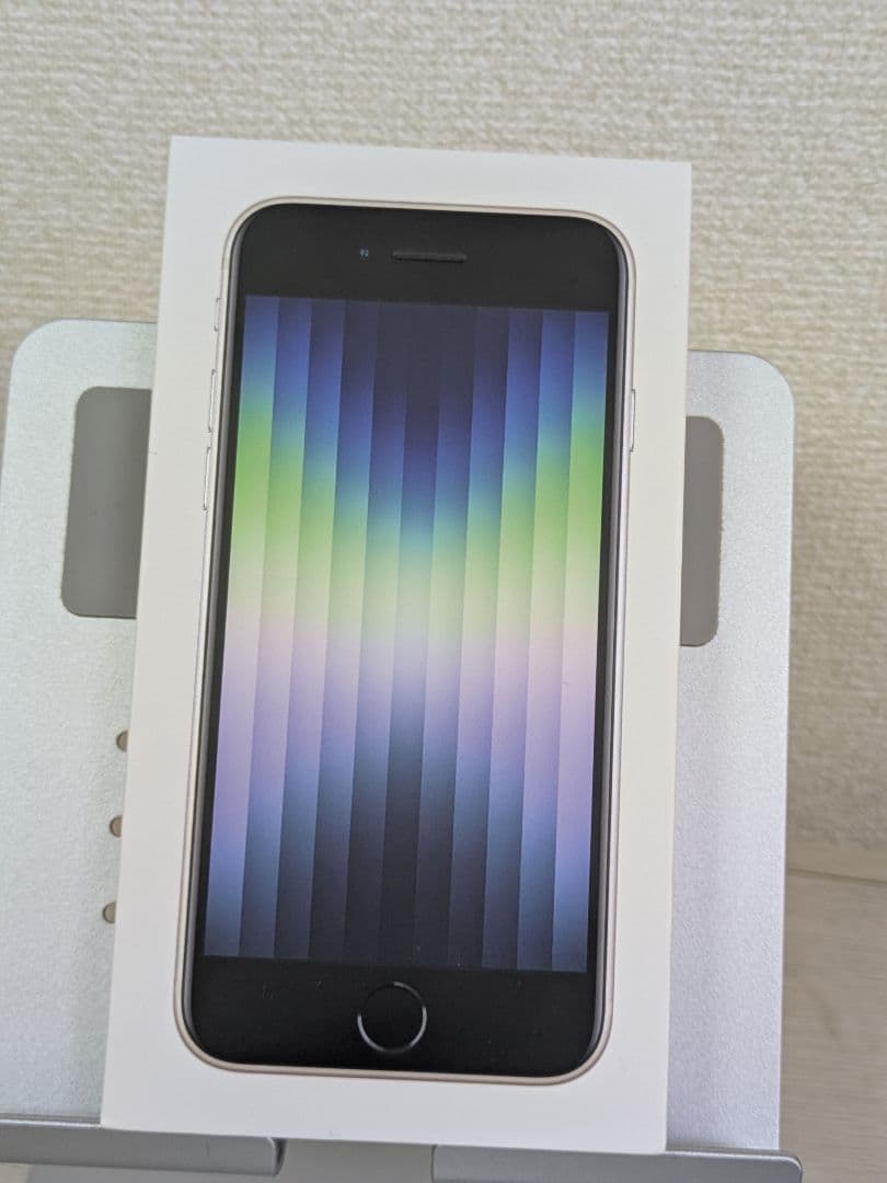 iPhone SE 第3世代 128GB スターライト SIMフリー 82%