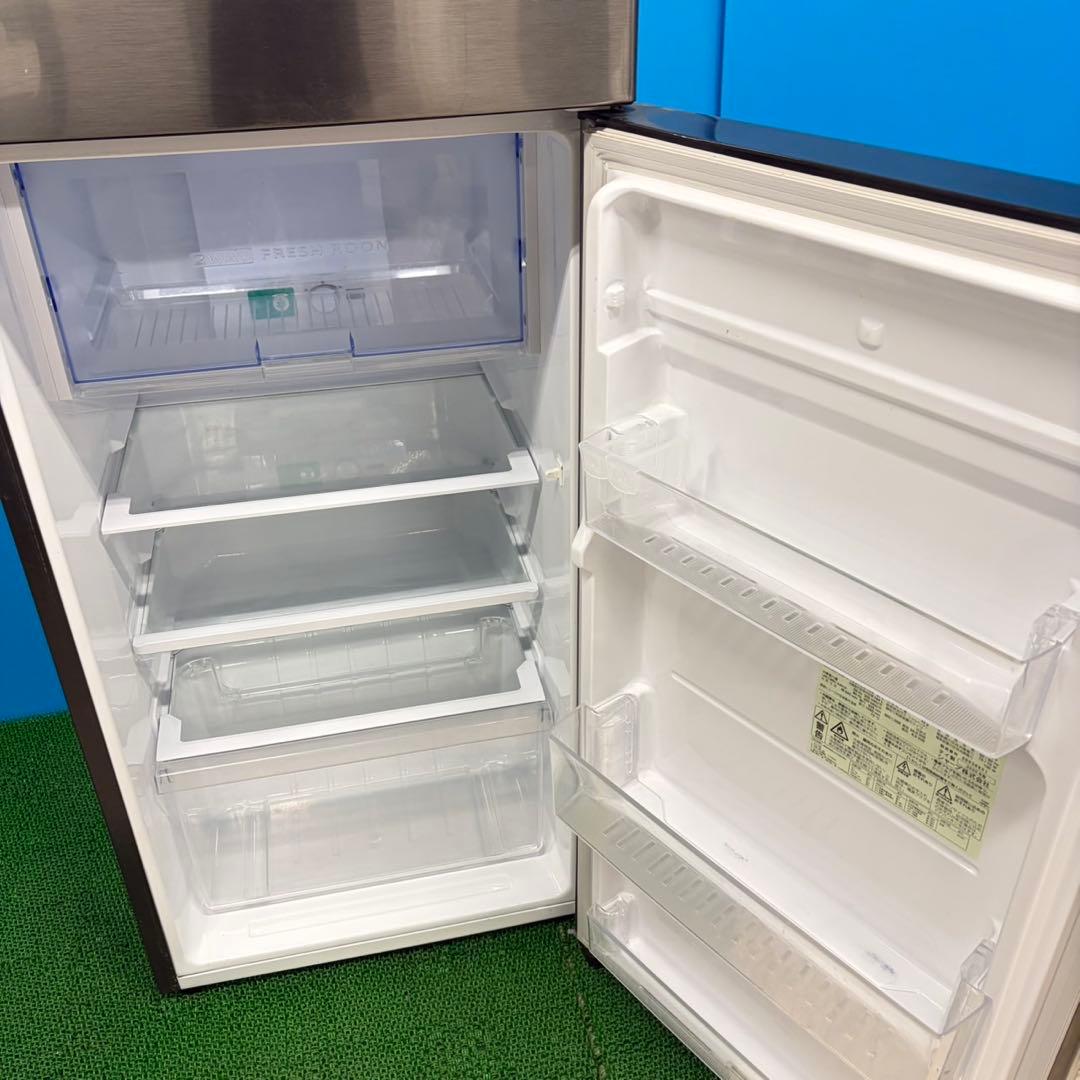 683 SHARP 中型冷蔵庫　小型　200L強　一人暮らし　右開き　レアカラー