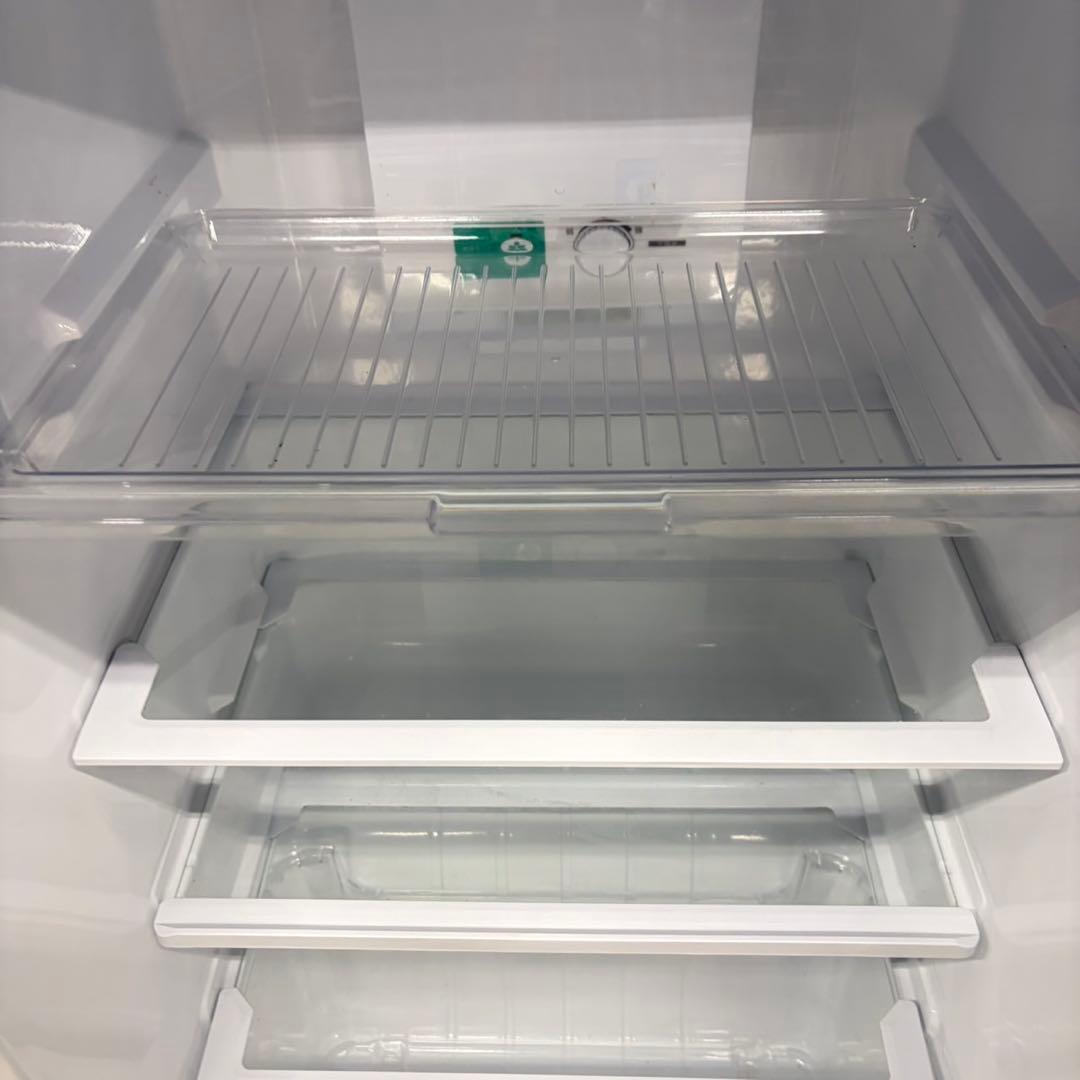 683 SHARP 中型冷蔵庫　小型　200L強　一人暮らし　右開き　レアカラー