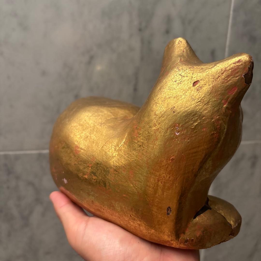 エジプトアンティーク　黄金に輝く木彫りのネコの彫刻オブジェ