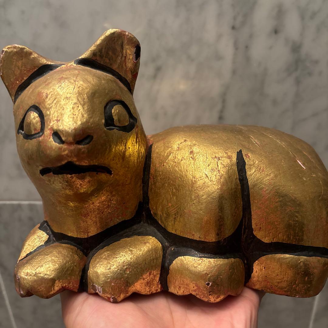 エジプトアンティーク　黄金に輝く木彫りのネコの彫刻オブジェ