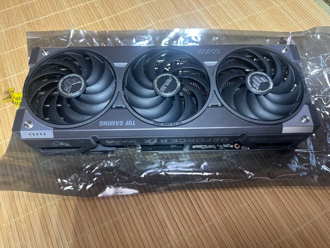 TUF GAMING GEFORCE RTX 5070 12GB おまけ付き