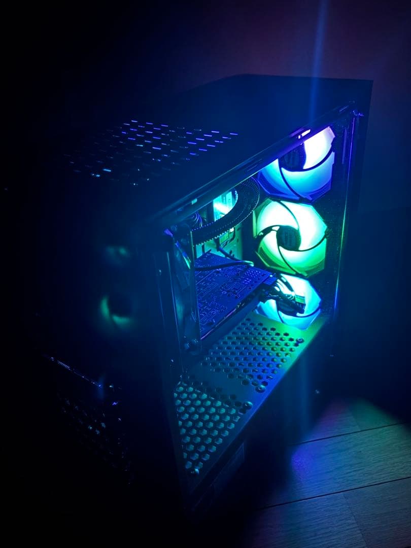 まあまあ光る！簡易水冷もついた自作ライトゲーミングPCです！