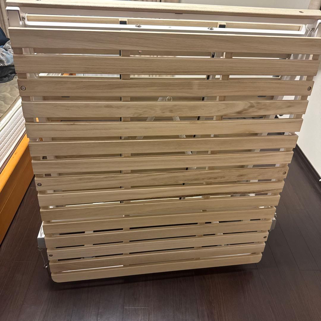 折りたたみベッド シングルサイズ ナチュラルウッド(新品のベッドガードもおまけ)