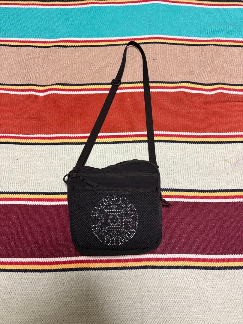 Diaspora skateboardsナイロンジャケット（Cosa着用）