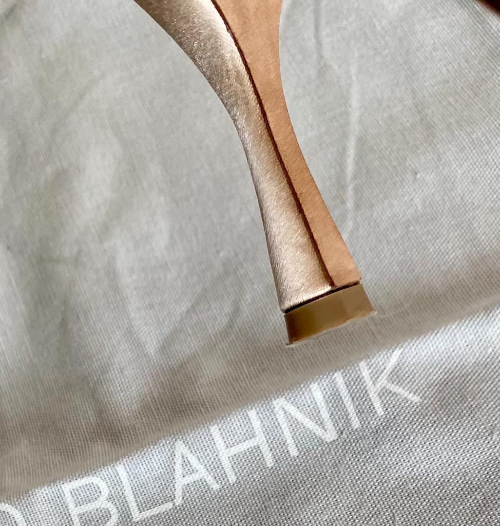 Manolo Blahnik ヌードベージュ サテン ビジューサンダル 35.5