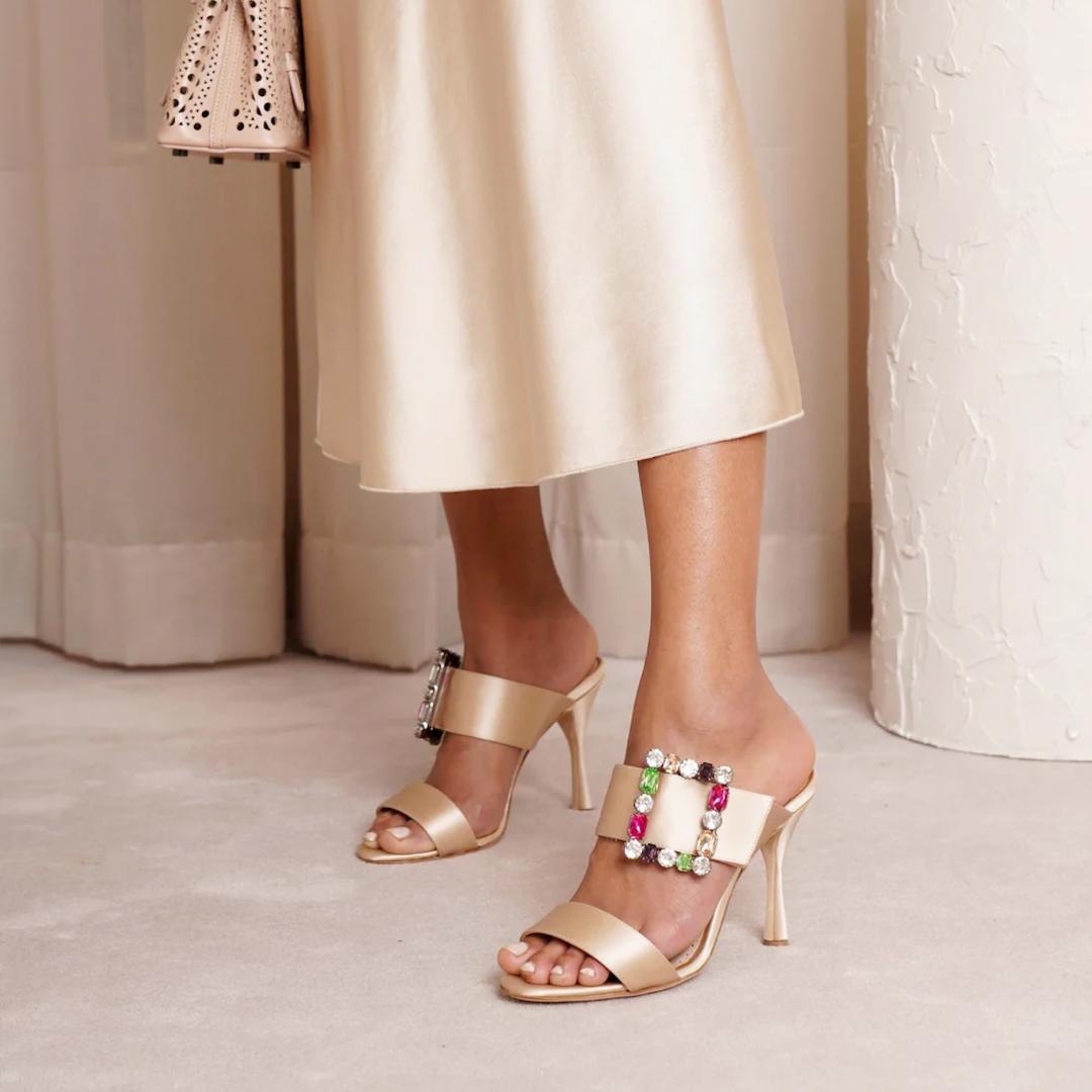 Manolo Blahnik ヌードベージュ サテン ビジューサンダル 35.5