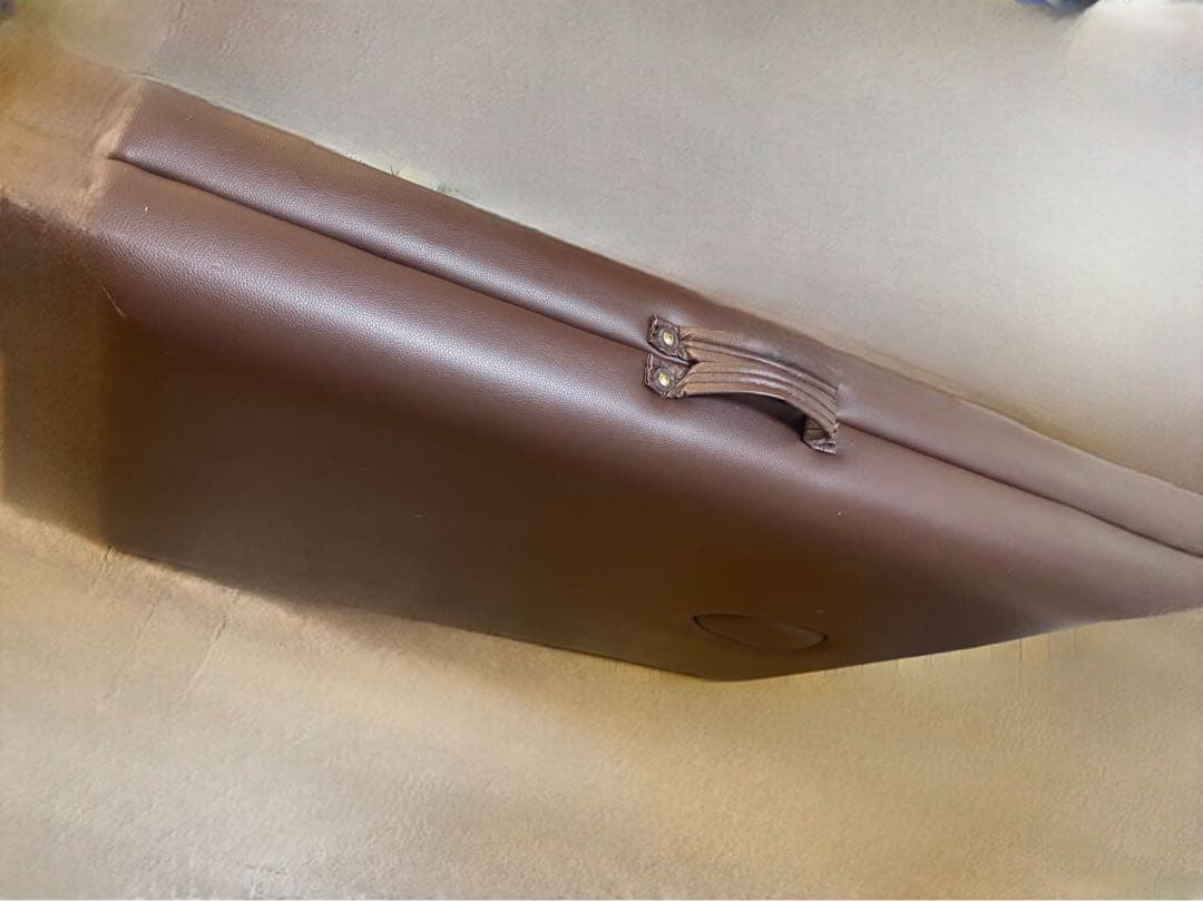 エステ 折りたたみ施術台 持ち運び用