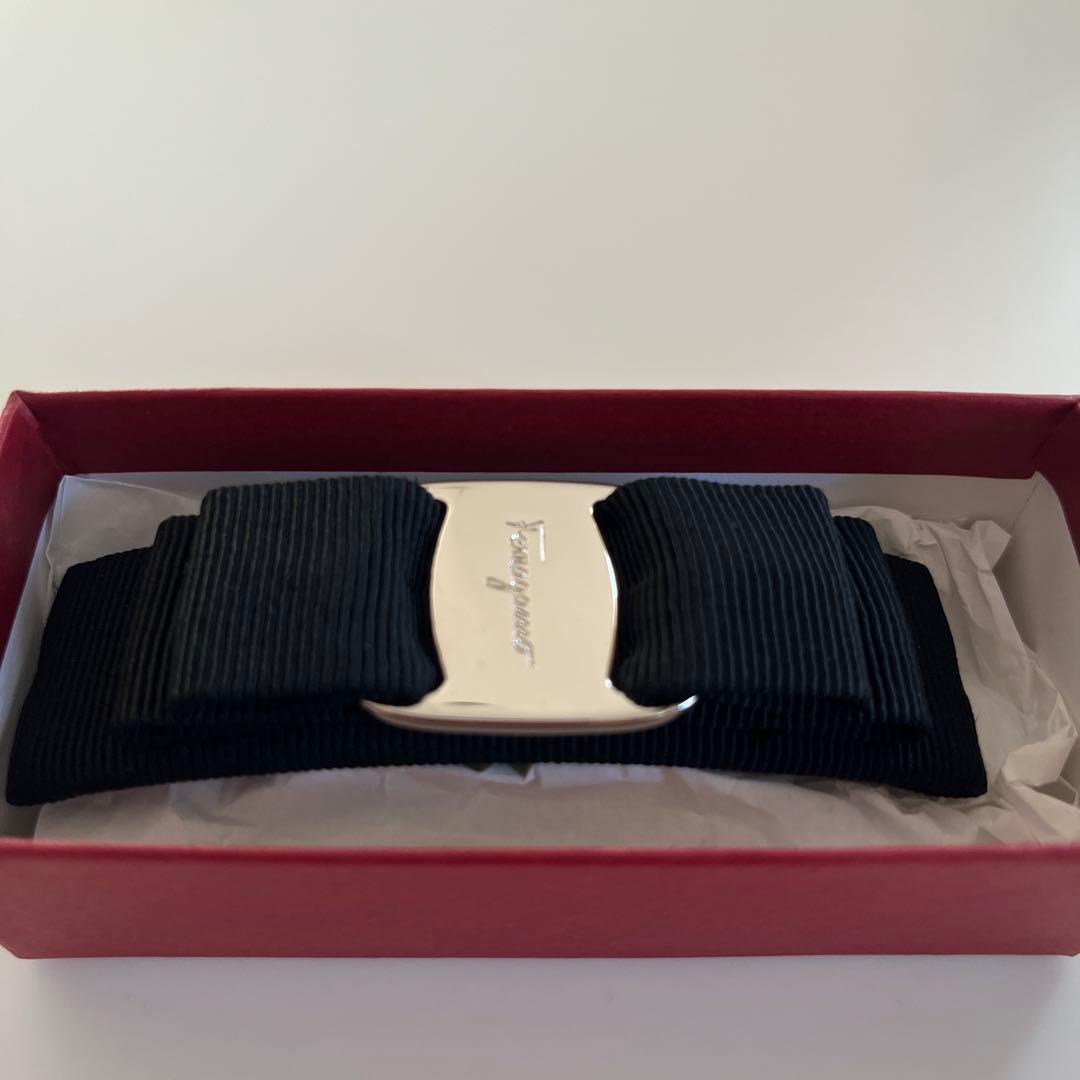 Salvatore Ferragamo 黒リボンヘアクリップ