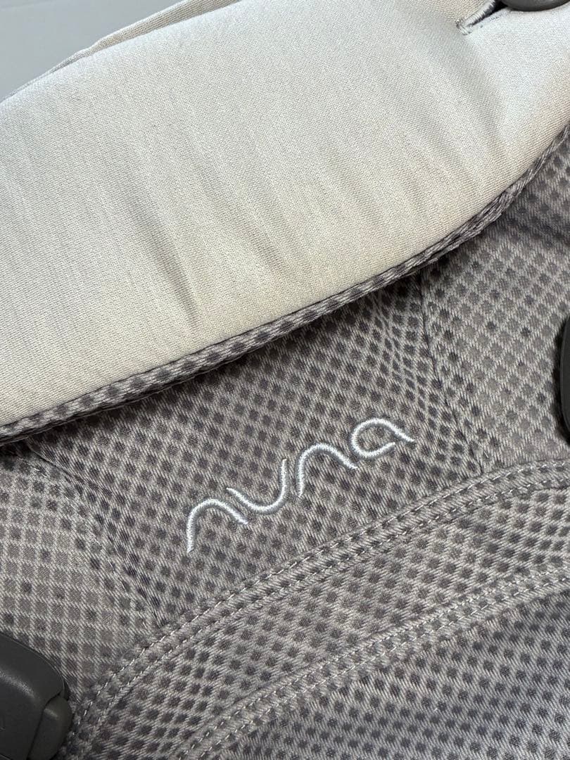 NUNA ヌナ カドルクリック 抱っこ紐 グレー