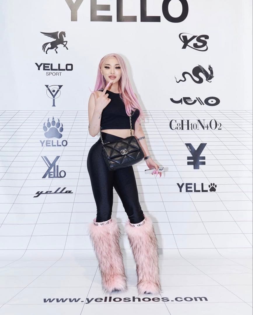 YELLO ピンクファーロングブーツ