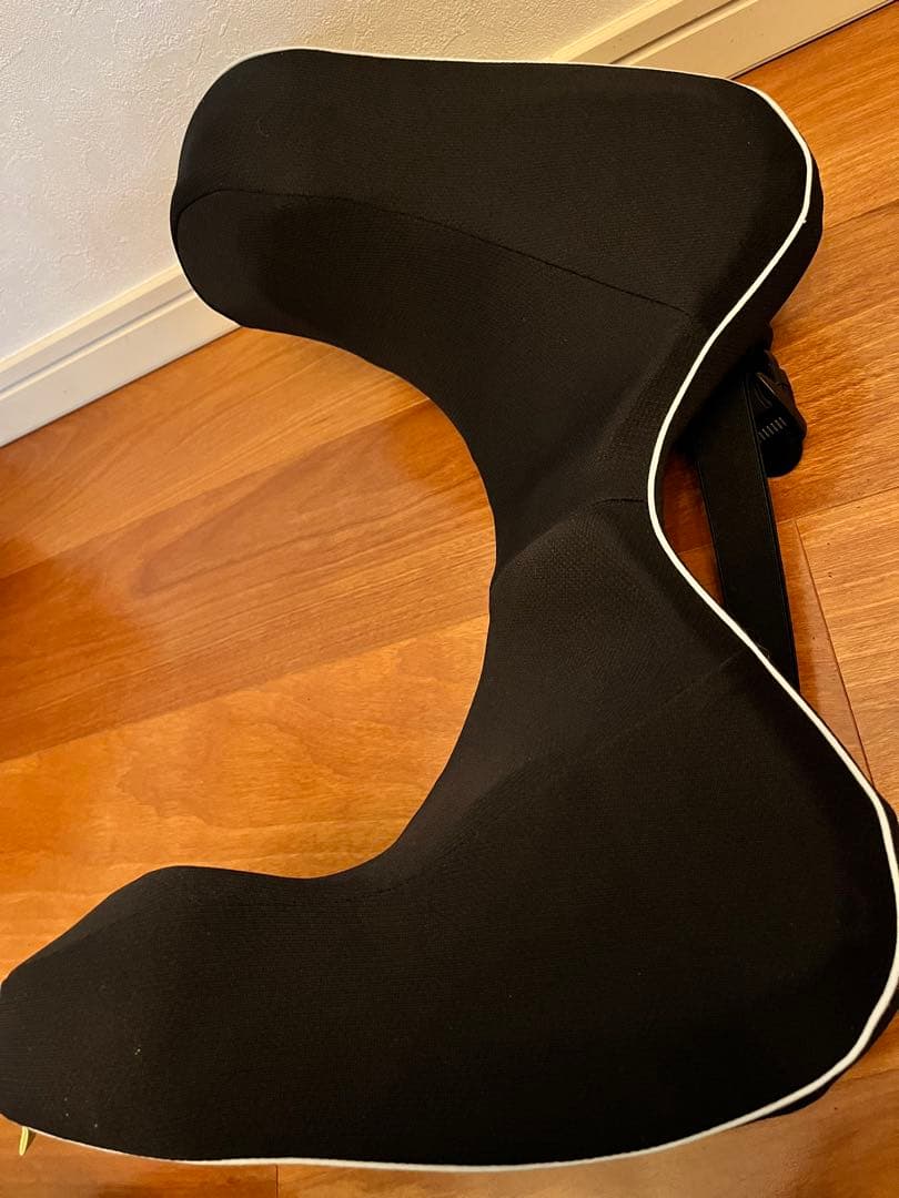 【美品】西川　keeps 腰枕　ランバークッション　ブラック