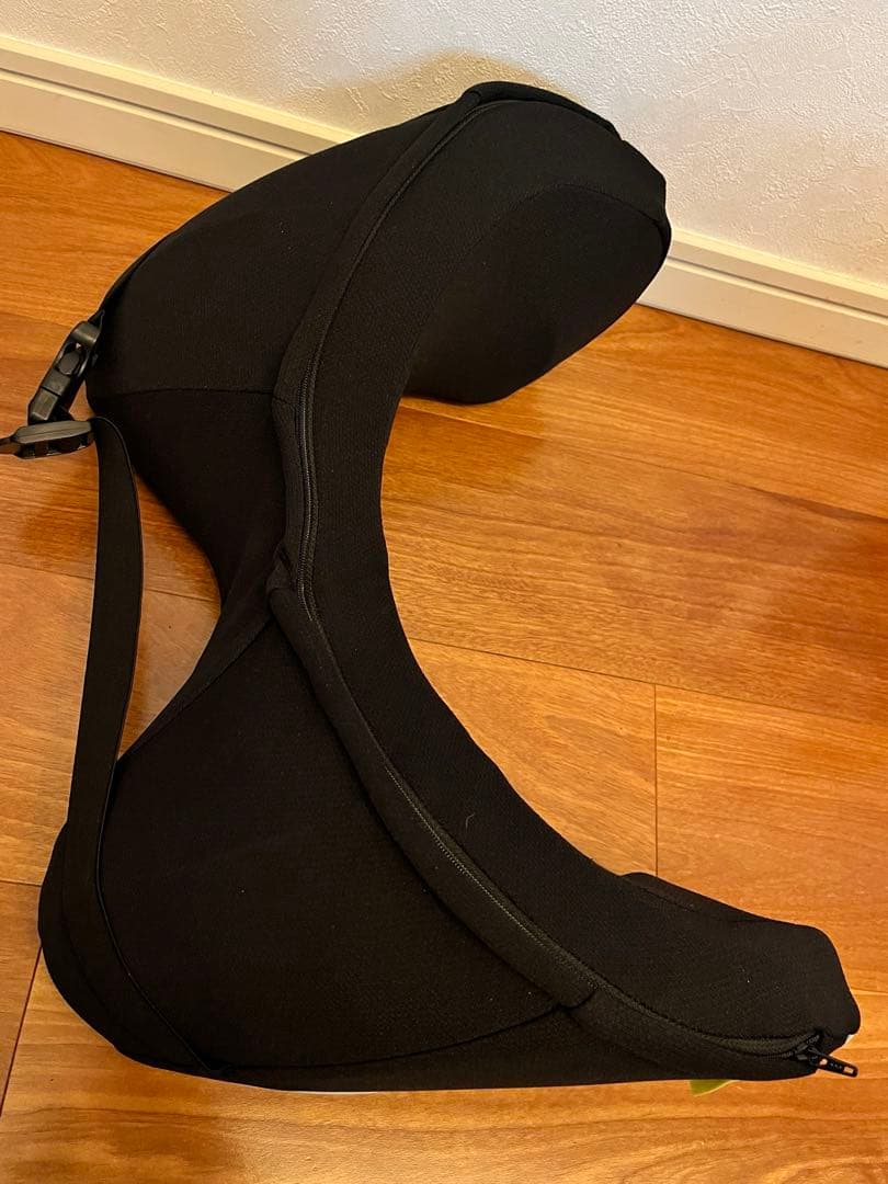 【美品】西川　keeps 腰枕　ランバークッション　ブラック