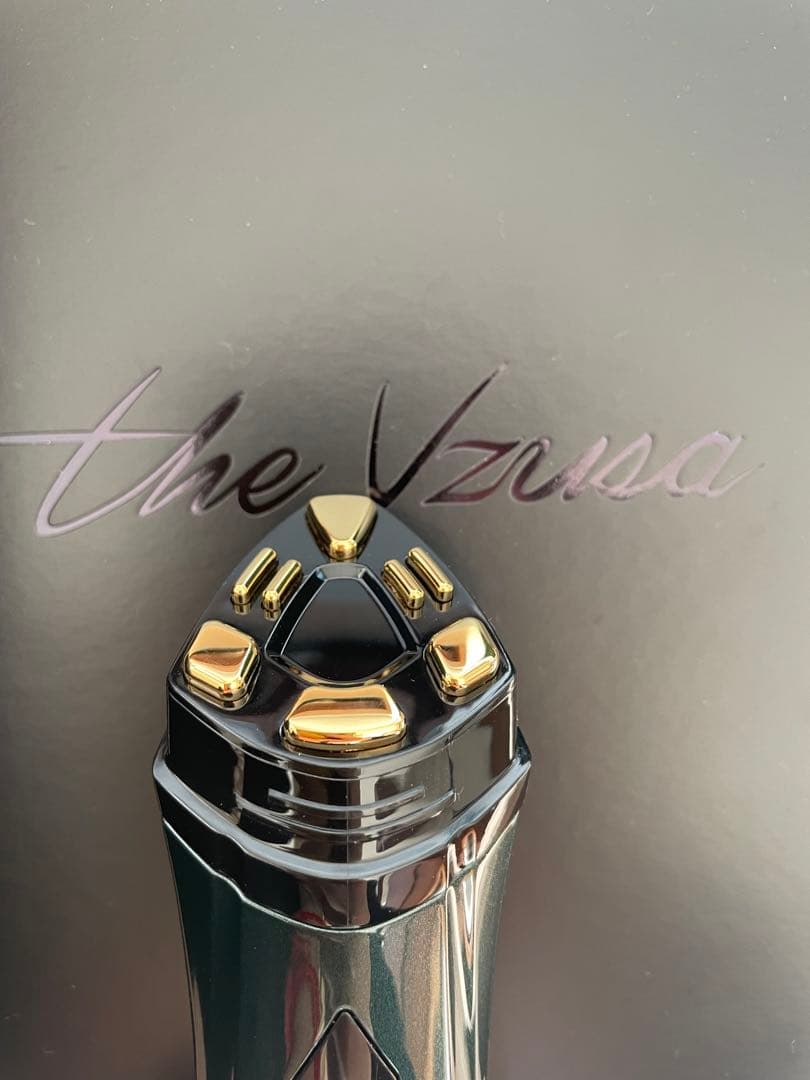 the Vzusa ザ メデューサ美顔器