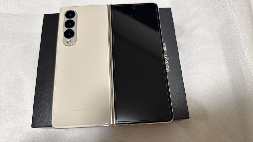 美品 Galaxy Z Fold4 256GB 韓国版 ゴールド SIMフリー