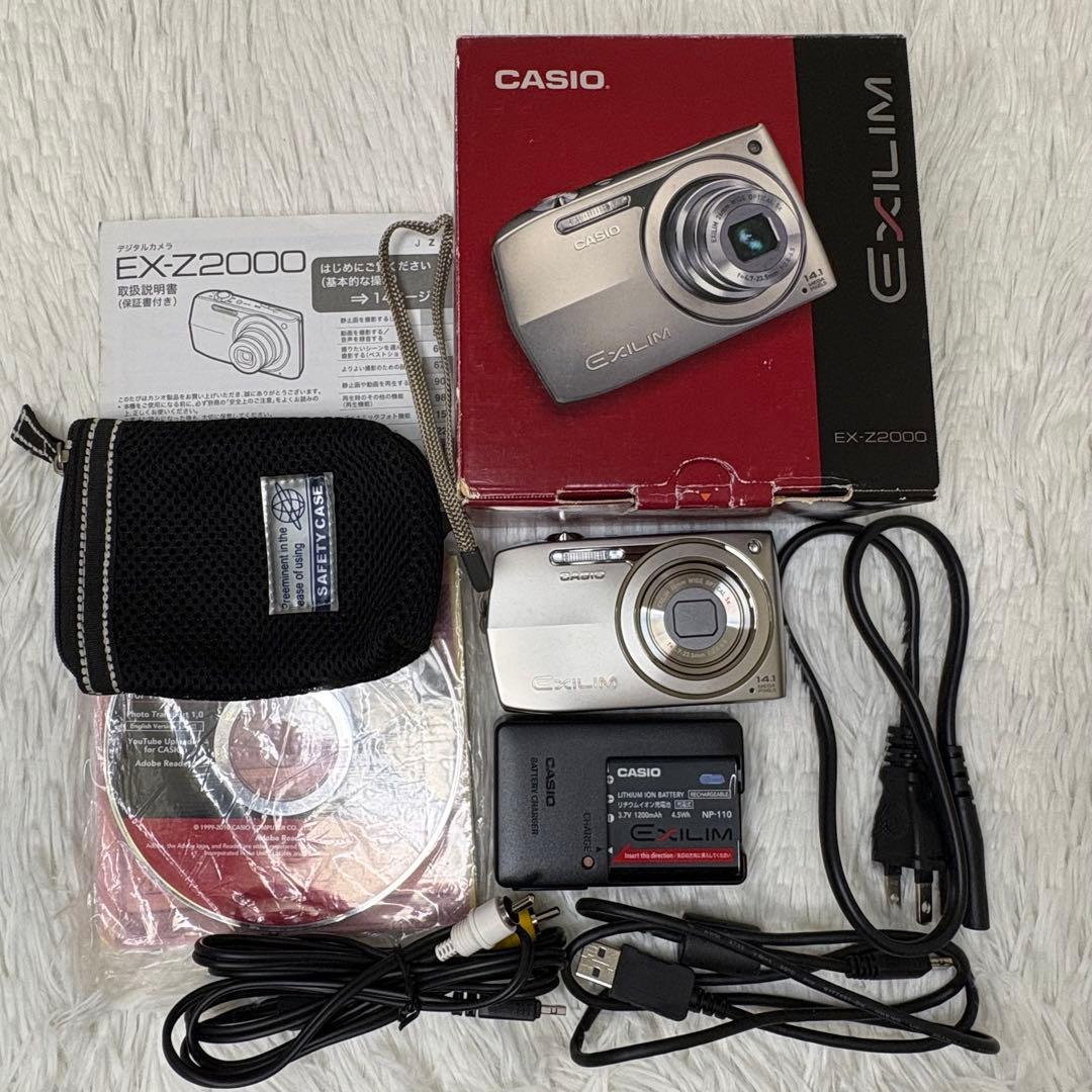 CASIO カメラ　EX-Z2000 充電器　箱　シルバー コンデジ　動作品