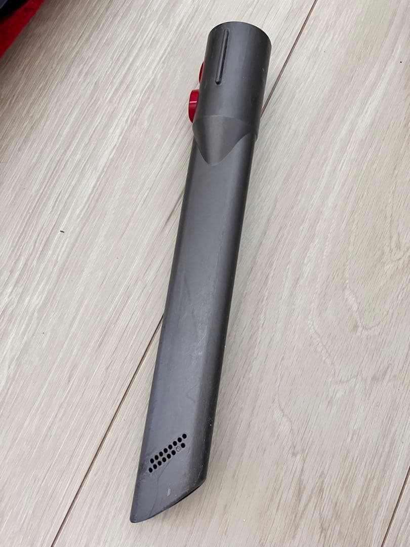 Dyson SV10 v8 fluffy extra 本体とアタッチメント