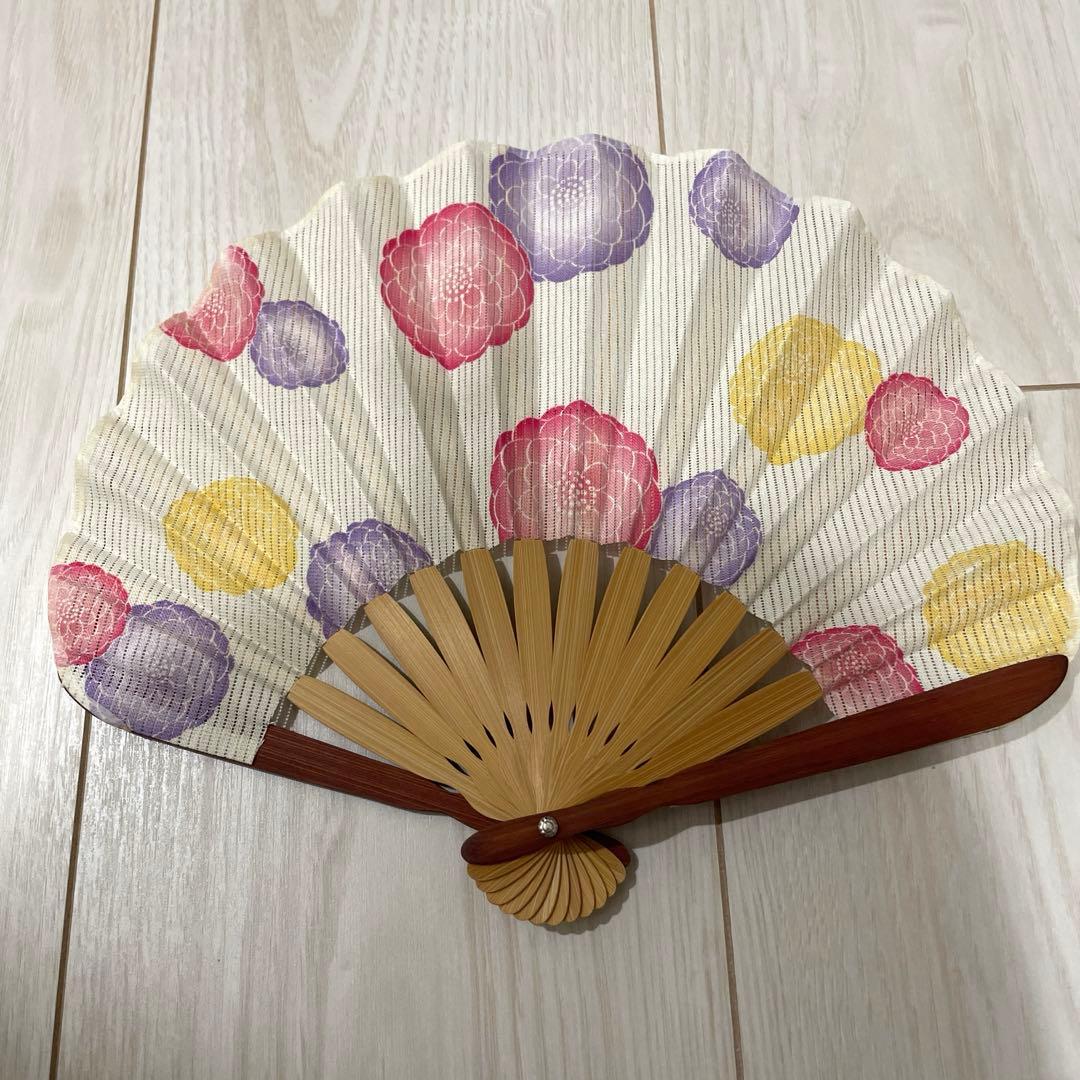 浴衣セット　7点　和モダン赤系　浴衣　帯　下駄　扇子　かごバッグ　巾着　髪飾り