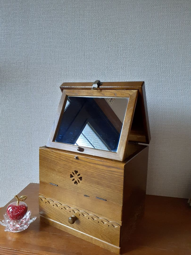 角度の変わる鏡ボックス