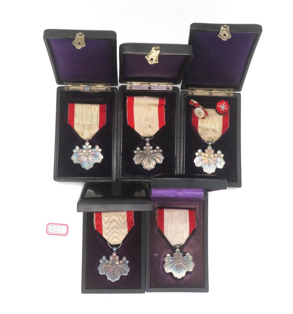 A21、勲八等白色桐葉章　 記章 勲章 徽章　銀 メダル5点