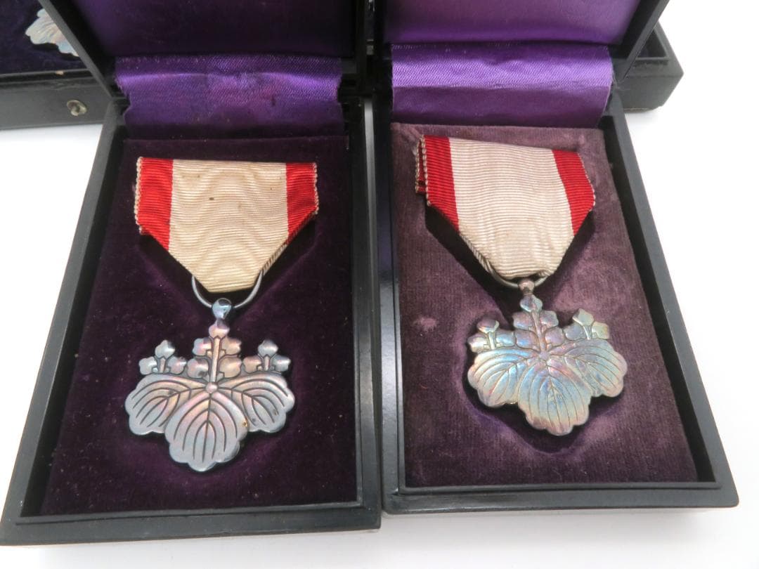 A21、勲八等白色桐葉章　 記章 勲章 徽章　銀 メダル5点