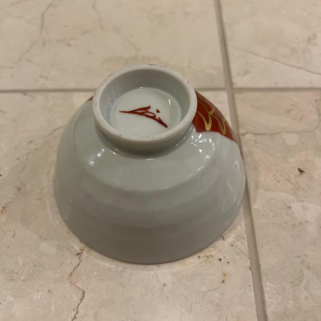 魚模様の白赤飯碗