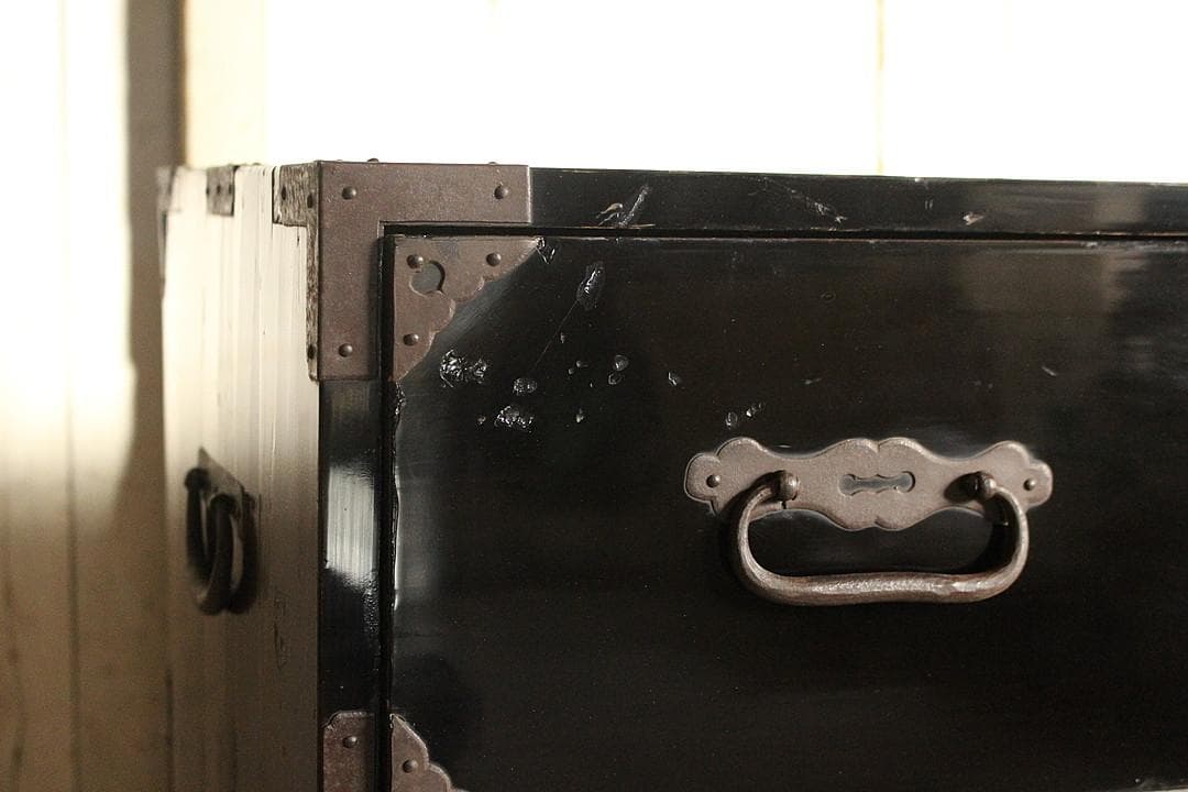 綺麗な時代庄内箪笥　扉付き