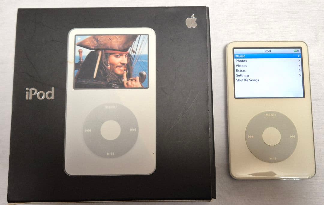 iPod classic 第5世代 30GB 本体＋箱　 動作確認済 外装傷あり