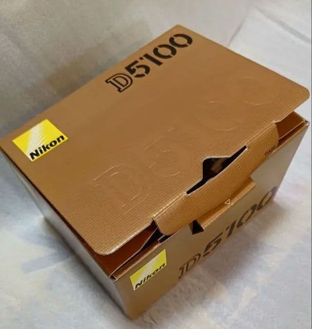 Nikon D5100 body デジタル一眼レフカメラ　撮影枚数11808枚