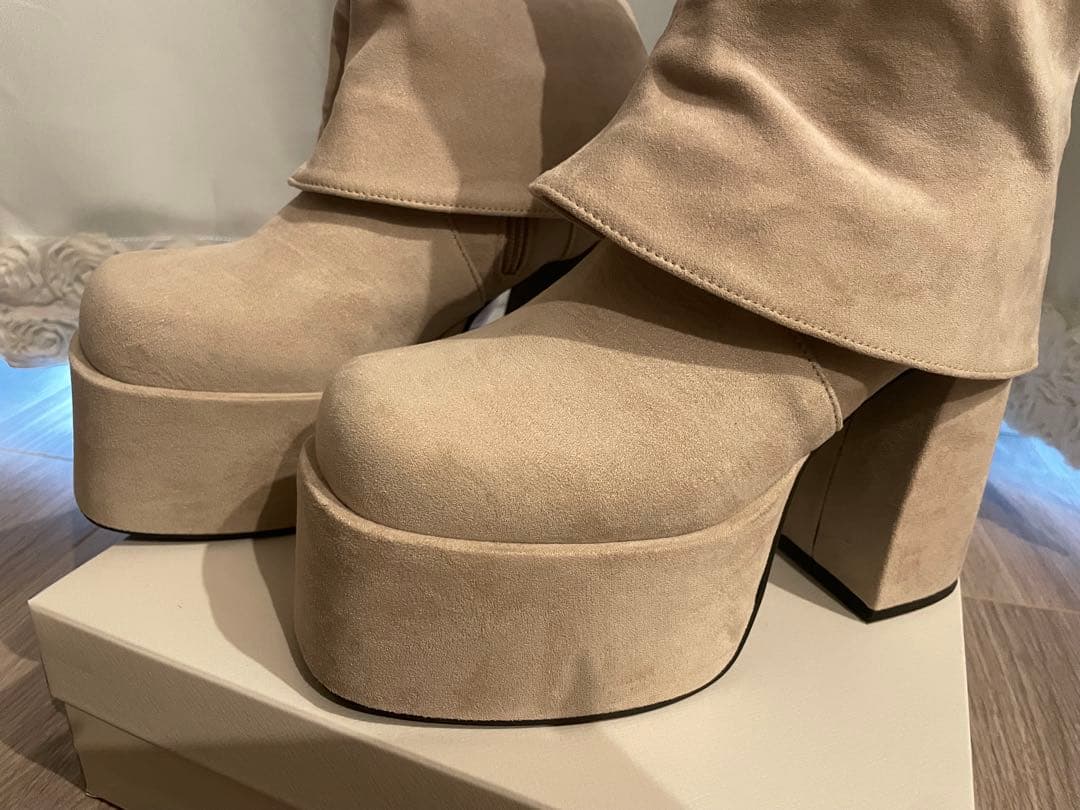 EMODA フレアーカバーフィットブーツ（アイボリー）Mサイズ