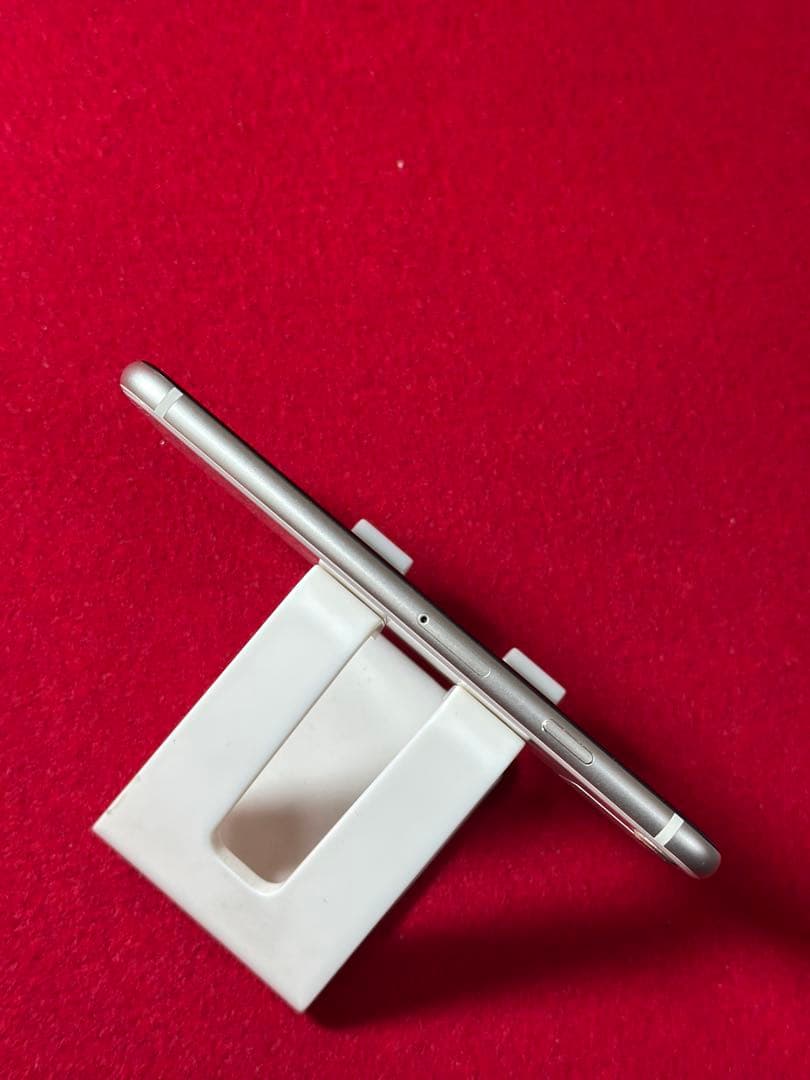 【7809】iPhone SE3第3世代スターライト 64GB simフリー