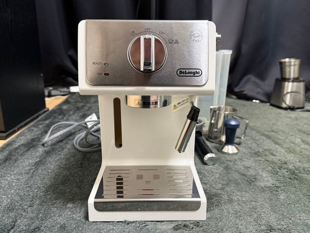 DeLonghi デロンギ エスプレッソマシン ECP3220J-W おまけ付き