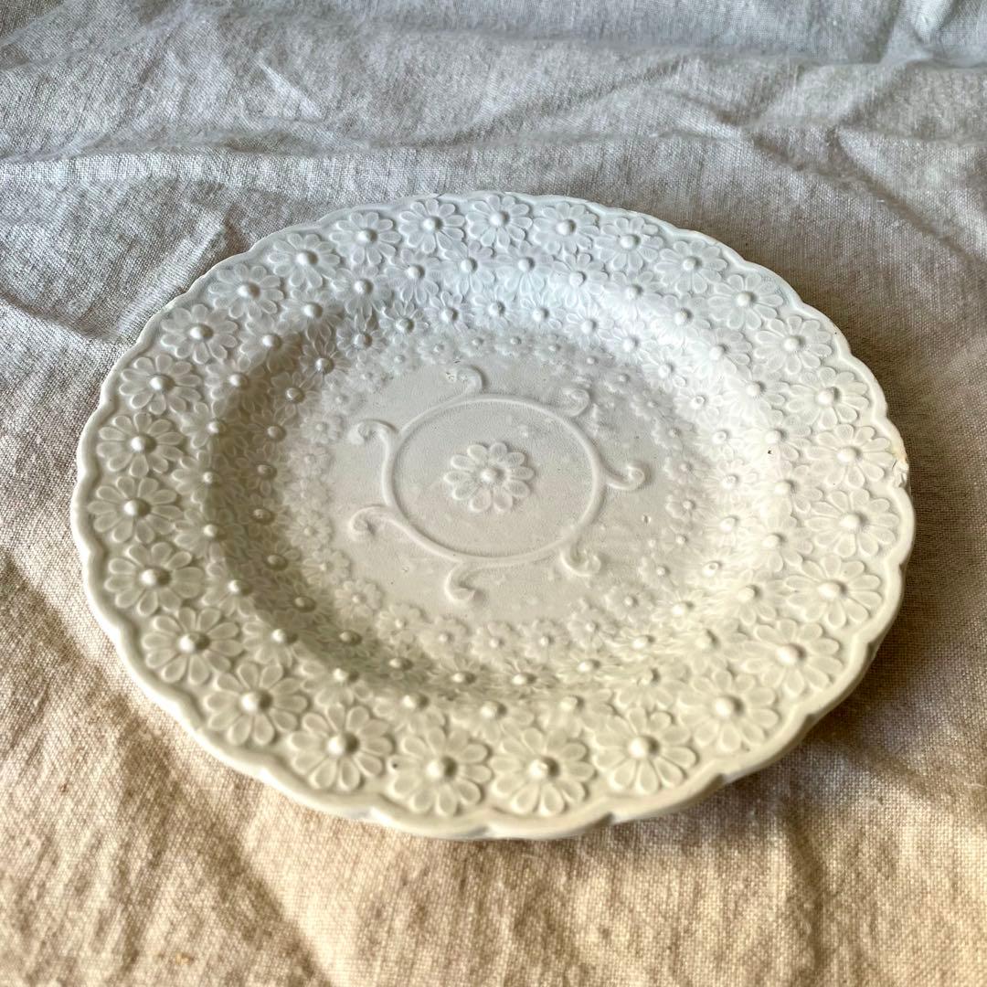 アーピ 　　　19世紀初頭マーガレットレリーフプレートフランスアンティーク