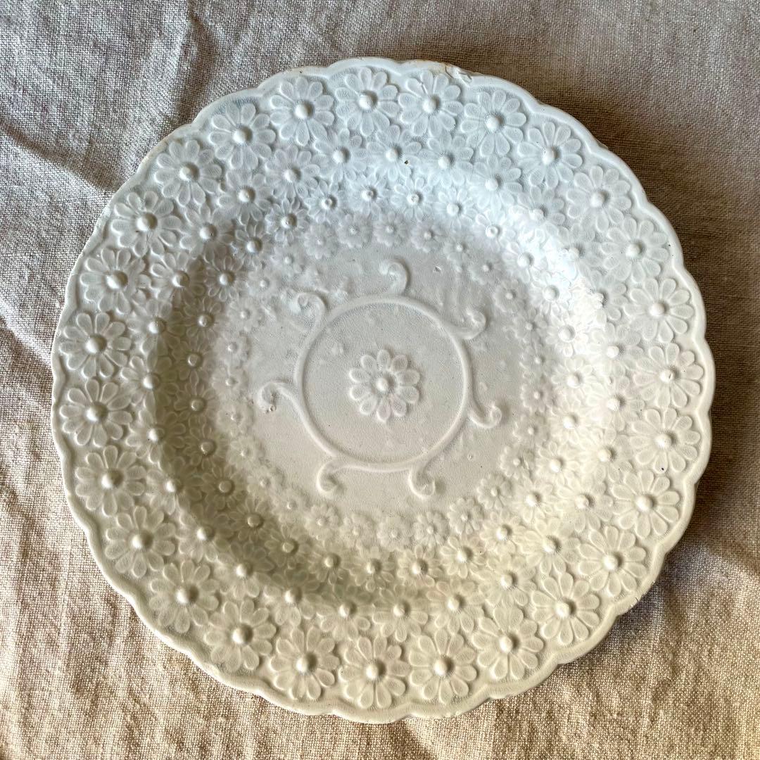 アーピ 　　　19世紀初頭マーガレットレリーフプレートフランスアンティーク