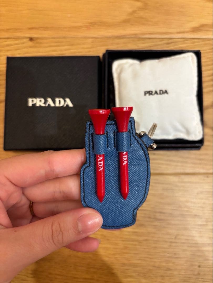 PRADA ゴルフティー付きキーホルダー
