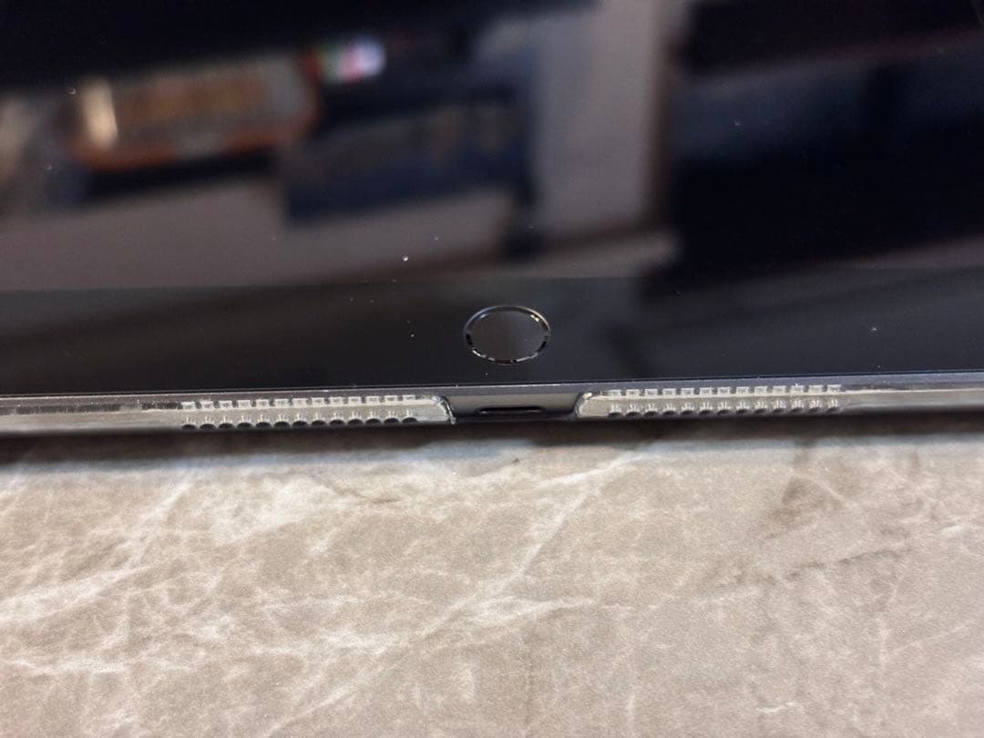 ゆ*ち様 iPad第8世代128GBスペースグレー　ケースカバー付