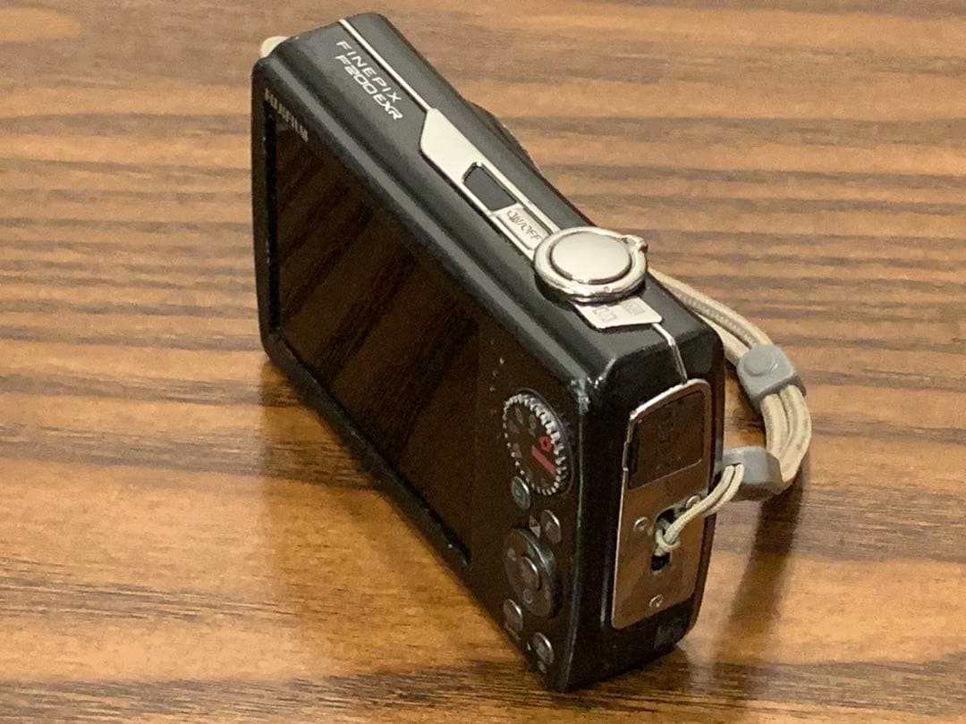 FUJIFILM フジフィルム FinePix F200EXR コンデジ