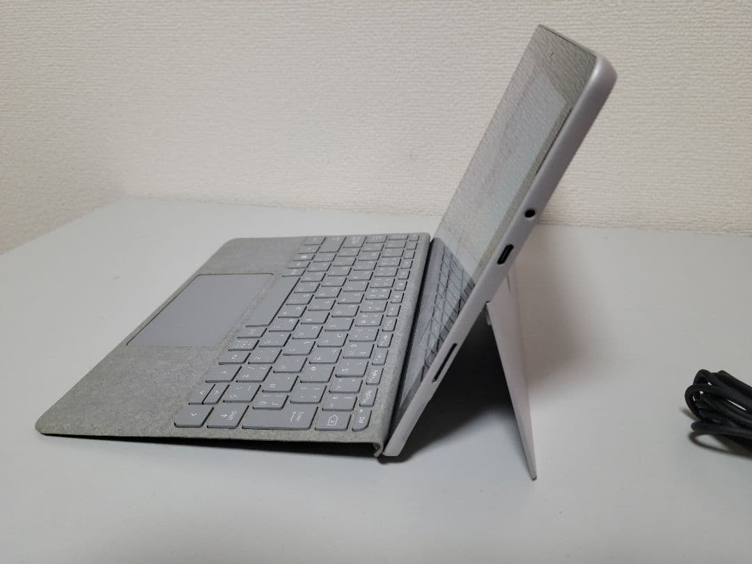 美品　Microsoft Surface Go Model:1824