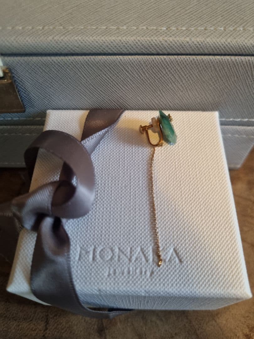 MONAKA jewellery モナカジュエリーエメラルド イヤリング