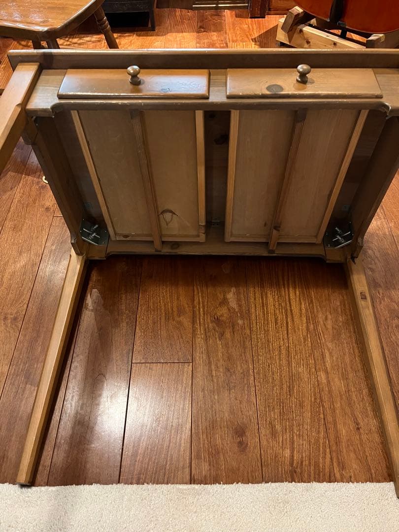 木製シンプルデザインの学習机　パイン材