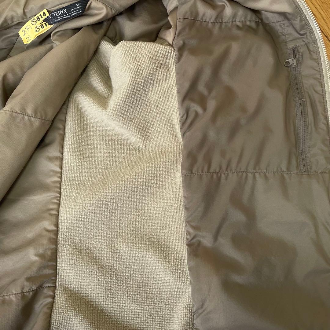 希少カラーARC'TERYX アトモフーディーベージュS