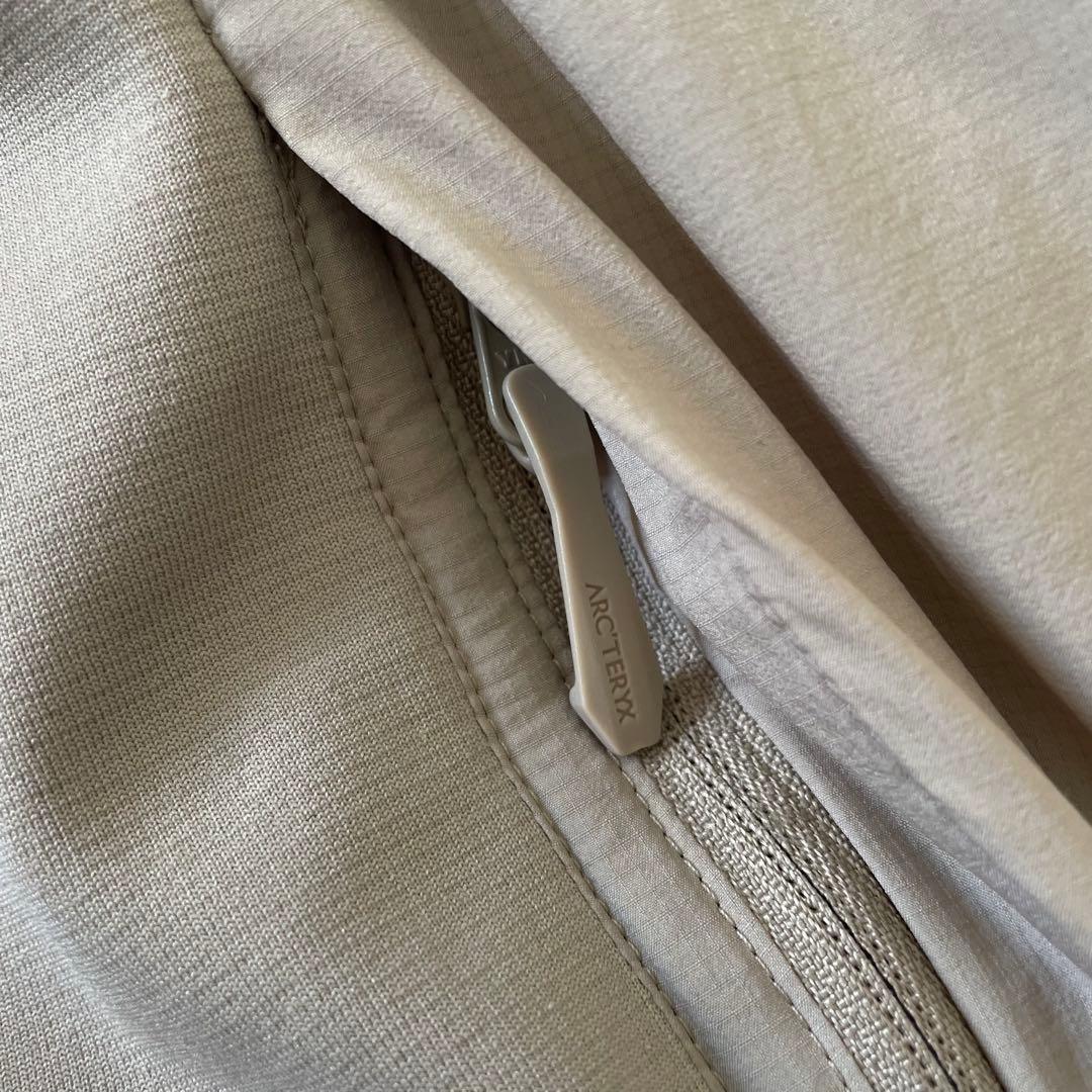 希少カラーARC'TERYX アトモフーディーベージュS