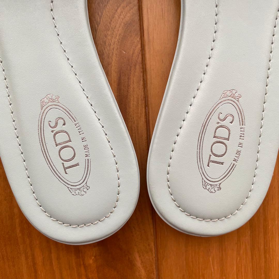 TOD'S トッズ　スタッズ付き　サンダル