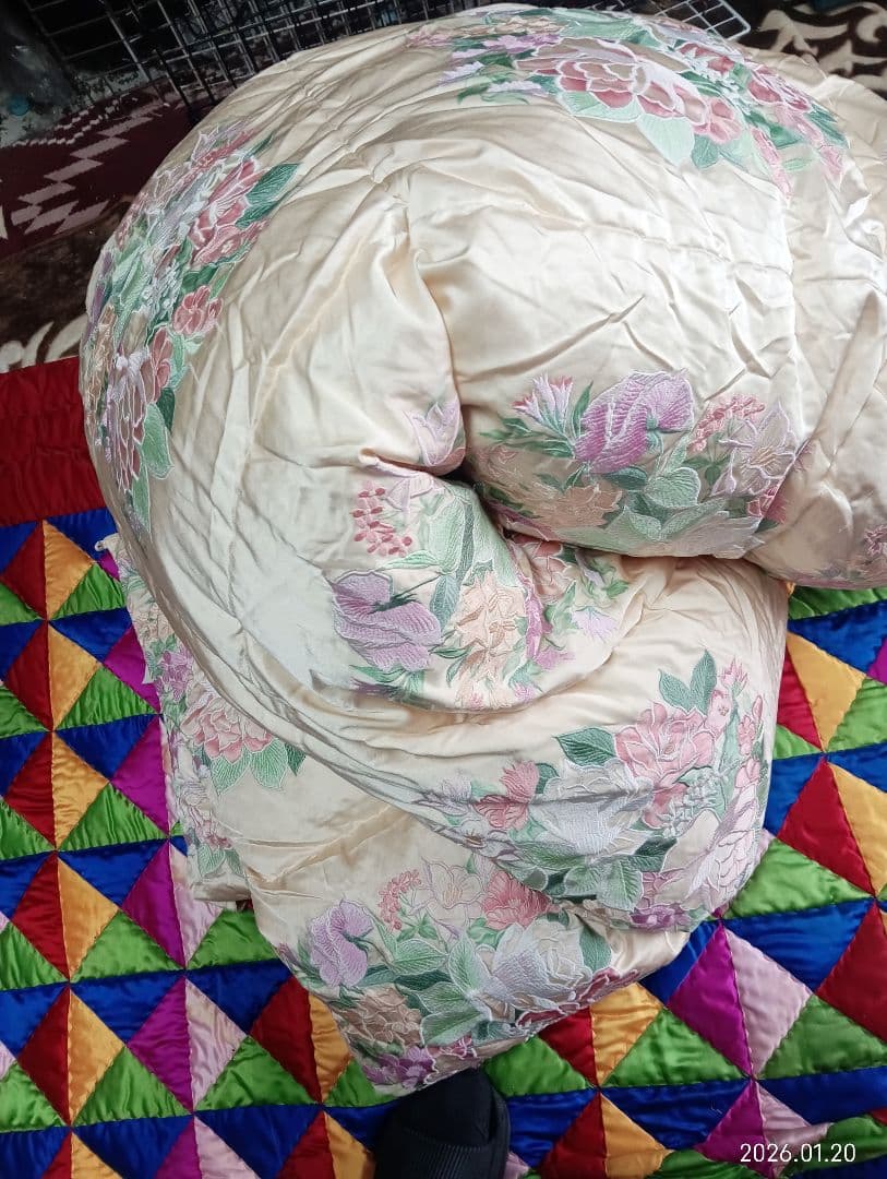 羽毛掛け布団　丸八真綿販売ソワリー 刺繍入り ダブルサイズ　絹仕様　ダウン90%