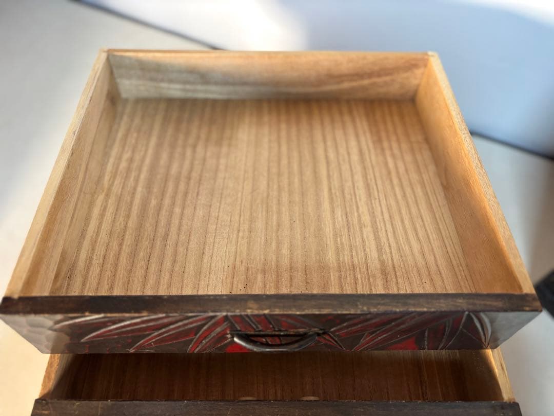 昭和レトロ　鎌倉彫り　竹彫刻の木製 小タンス 漆塗り　10段引き出し