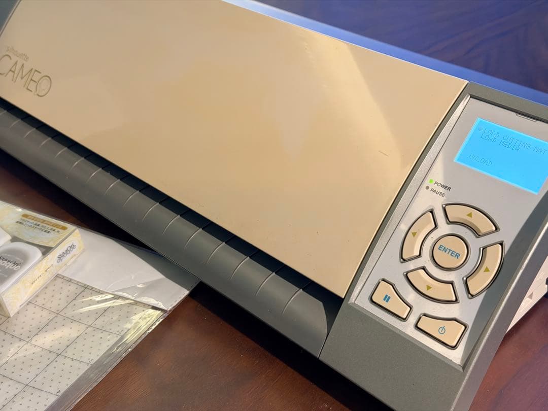 Silhouette CAMEO（初代）カッティングマシン 本体＋おまけ付き