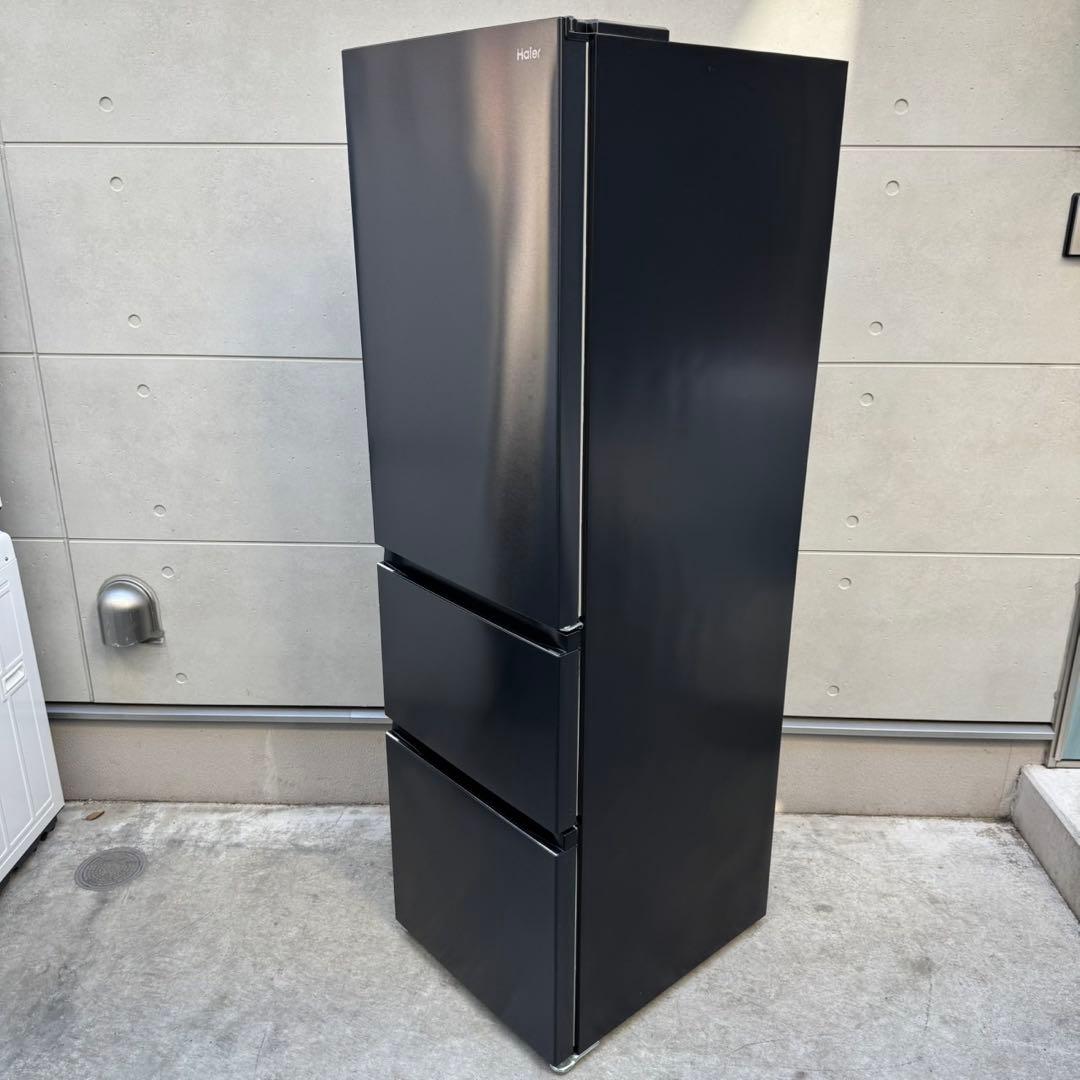 254⭐️2022年製★ハイアール冷蔵庫　大型　3ドア　ブラック 300〜400L